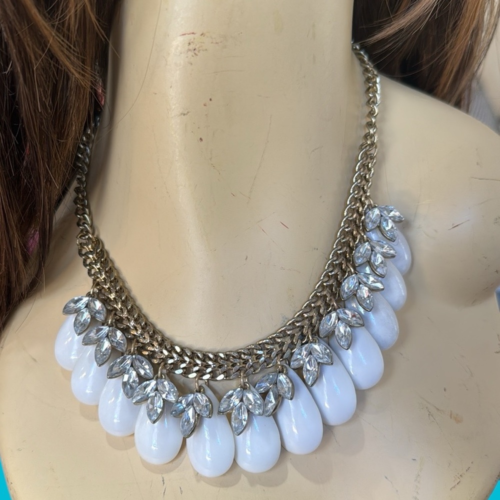 WHITE RHINESTONE OVALS BLING STATEMENT NECKLACE